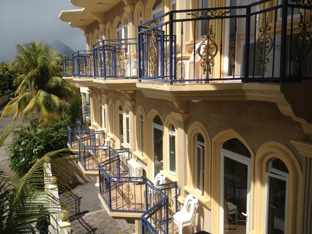 White Shell Lounge And Restaurant Hotel Flic-en-Flacq Exterior foto