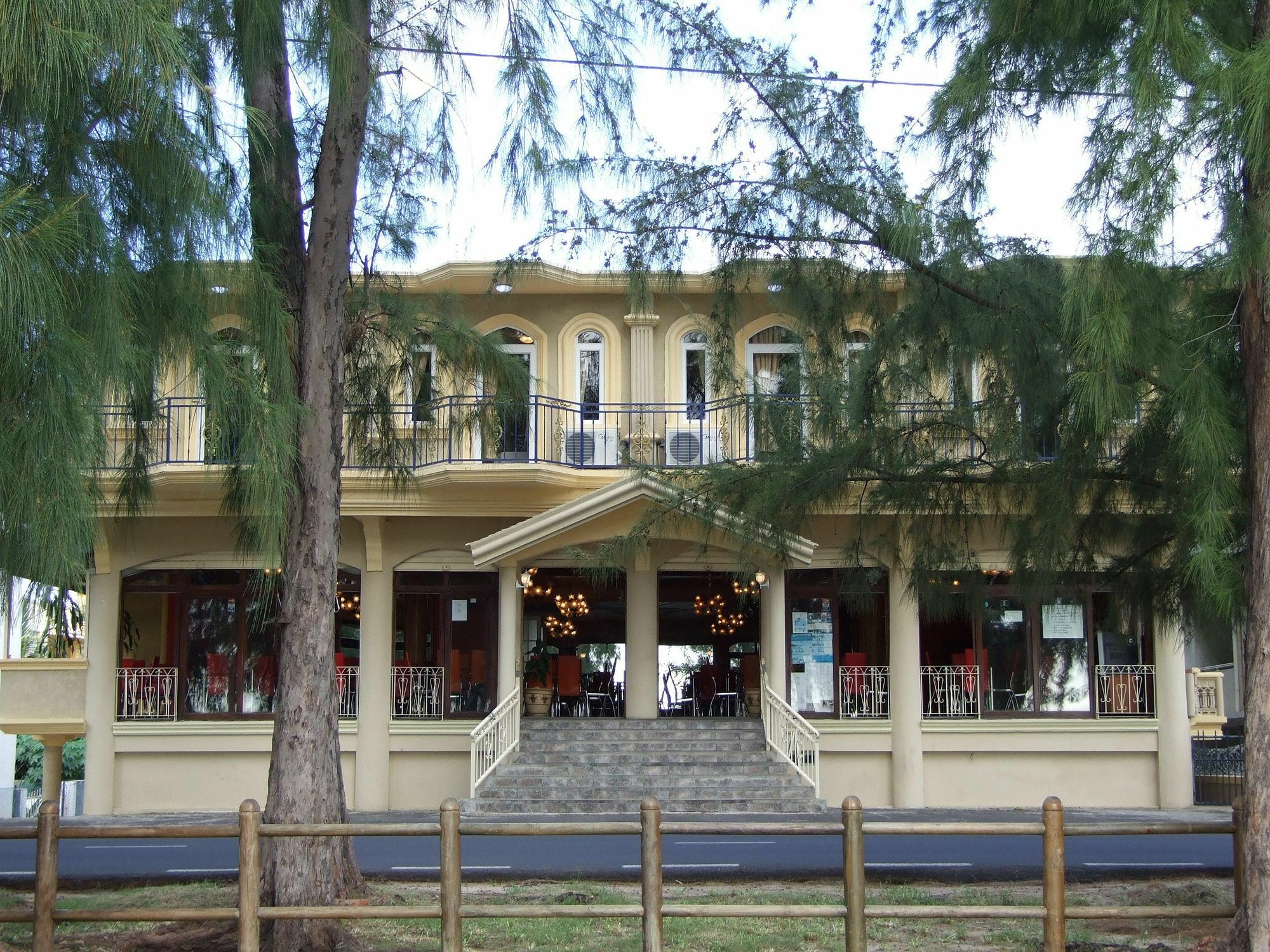 White Shell Lounge And Restaurant Hotel Flic-en-Flacq Exterior foto